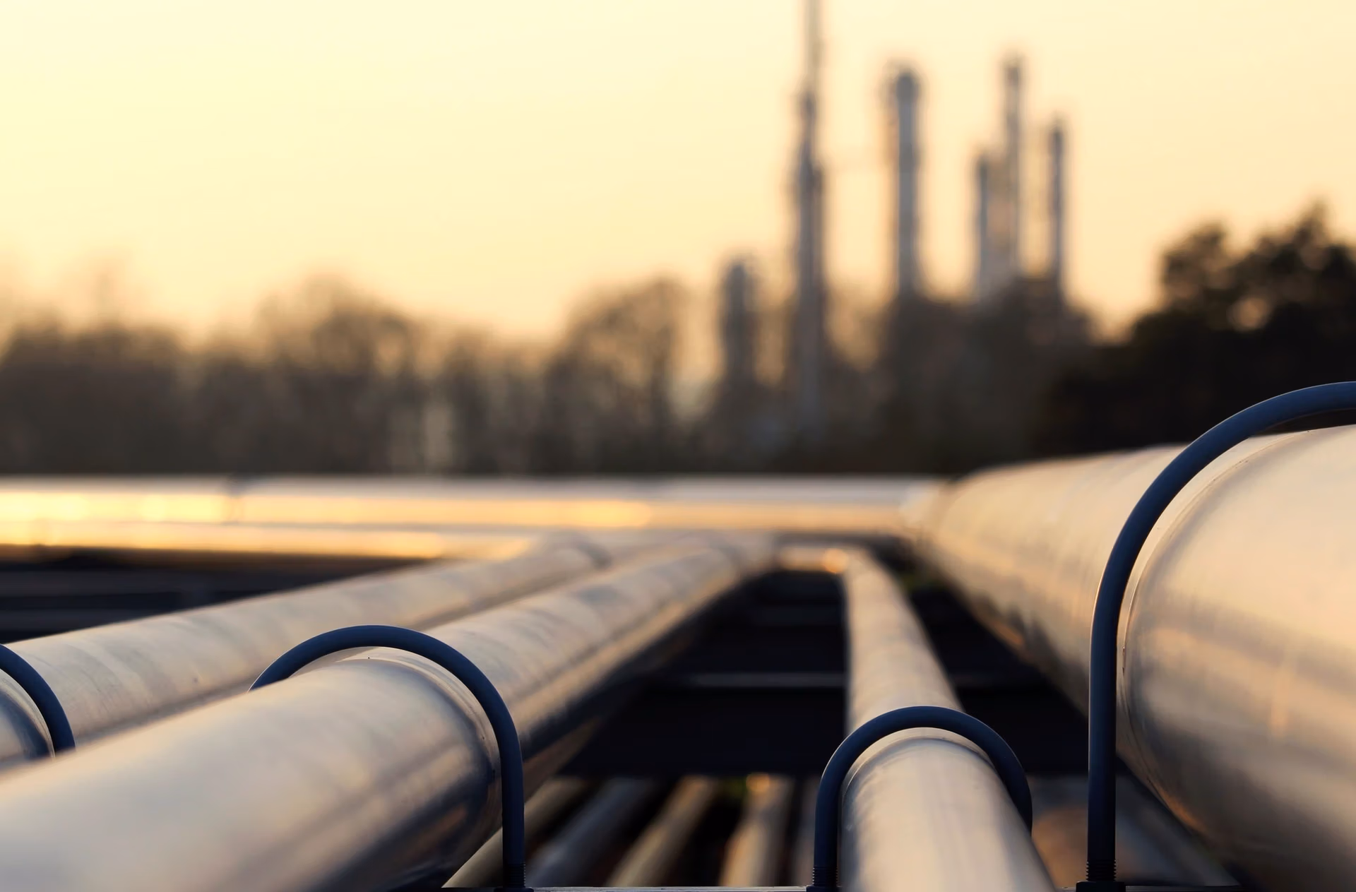 Refinery pipelines